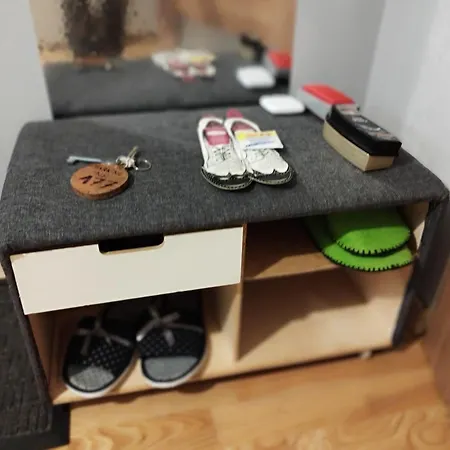 Niewielki Dla Jednej Osoby Lub Pary. *