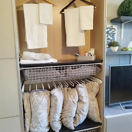 Niewielki Pokój Dla Jednej Osoby Lub Pary. Habitación en casa particular *