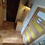Niewielki Dla Jednej Osoby Lub Pary. *